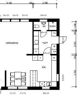 Ritning av bostadens layout med kök, matplats, tvättstuga och WC tydligt markerade samt möblering.