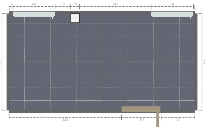 Ritning av befintligt badrum och klädkammare med måttangivelser och avloppsrörets position.