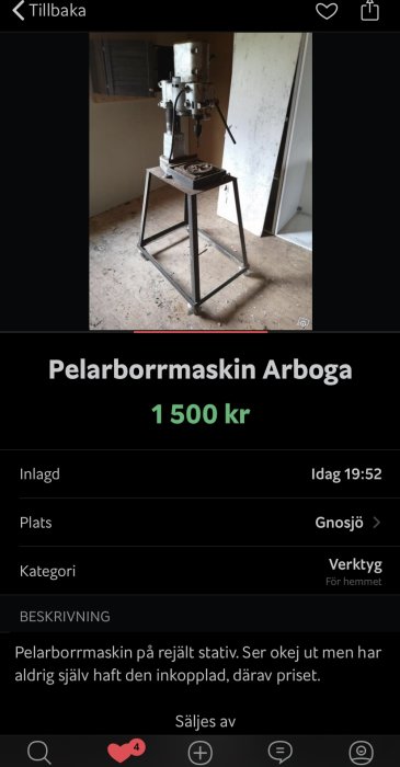 Pelarborrmaskin Arboga på stativ säljes för 1500 kr i en verkstadsmiljö.