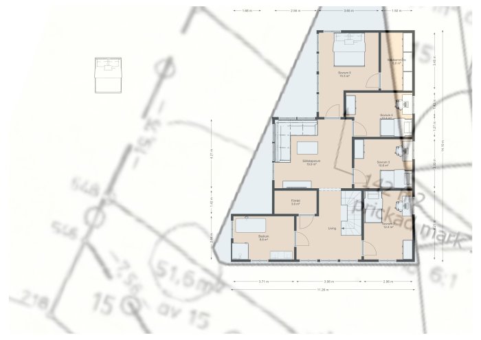 Ritning av en planlösning för ett hus anpassat till en triangulär tomt, med markerade rum och måttangivelser.