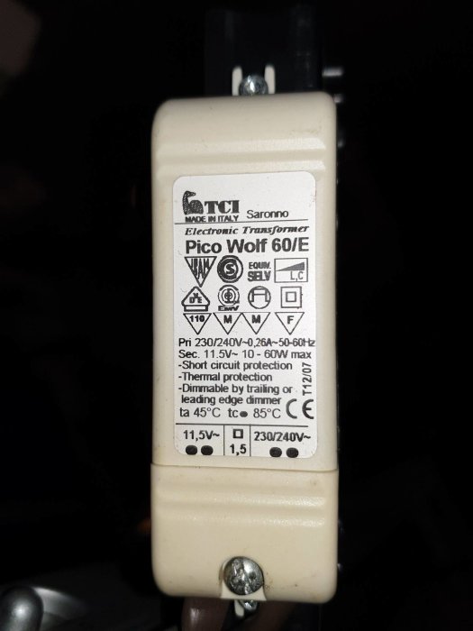 Elektronisk transformator märkt TCI Pico Wolf 60/E med tekniska specifikationer och säkerhetsikoner.