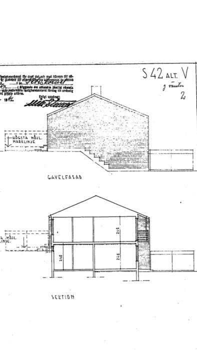 Arkitektritning av gavelfasaden och sektion genom ett äldre hus, visar mått och struktur.