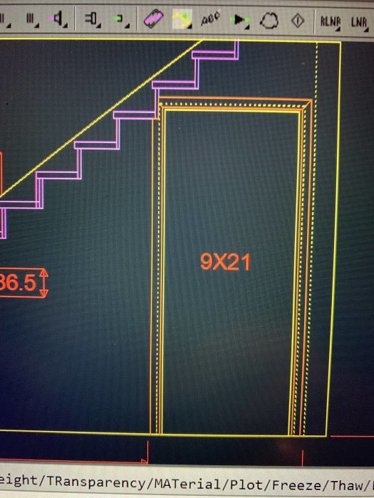 CAD-ritning visar justering av sovrumsdörr till 9x21 med trappa och väggdetaljer.