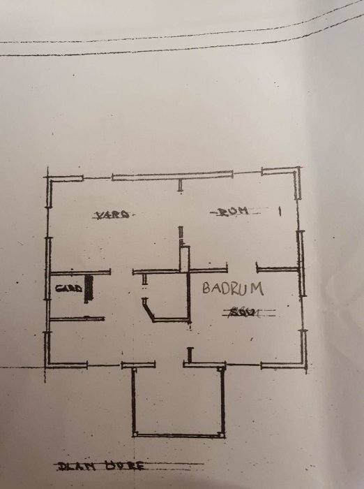 Handritad skiss av en husplan med markerade väggar för kök, matplats, vardagsrum och badrum.