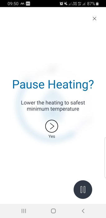 Skärmdump av app med alternativet "Pause Heating?" för att sänka uppvärmningen till lägsta temperatur.