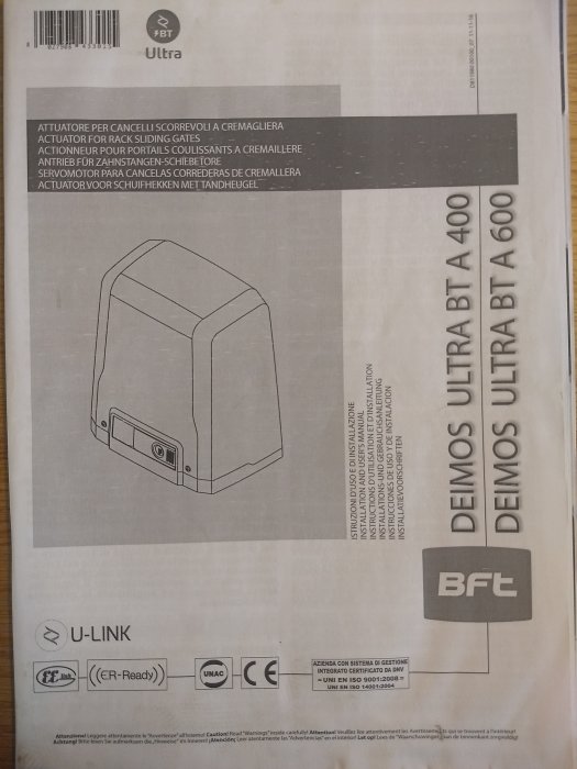 Manual för en motor till skjutgrindar, visar etiketter och diagram.