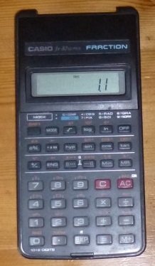 Casio miniräknare med displayen visande 1.1, relaterat till ränteberekningsinstruktioner.