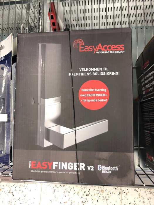 Förpackning av EasyFinger V2 elektroniskt dörrlås med fingerteknik på butikshylla.