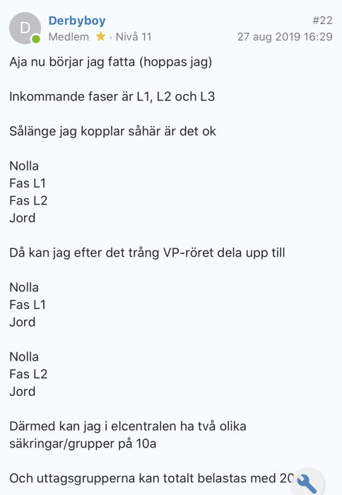 Skärmdump av ett foruminlägg om att dela fasgrupper för elinstallationer med text och exempel.