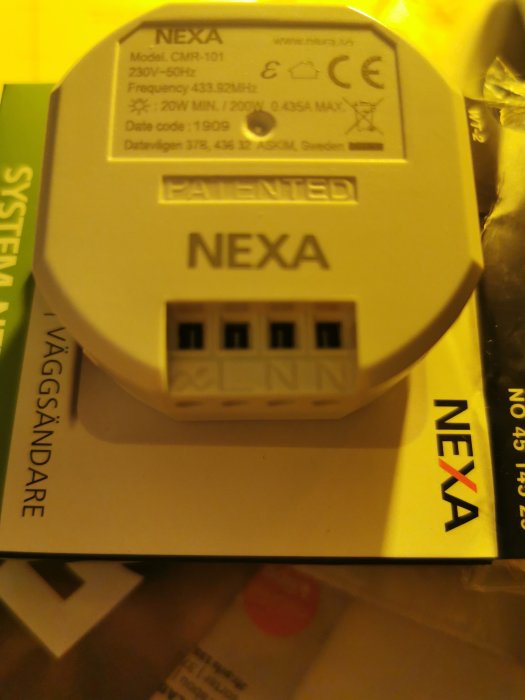 Nexa trådlös dimmer i förpackning med tekniska specifikationer och kontaktplatser synliga