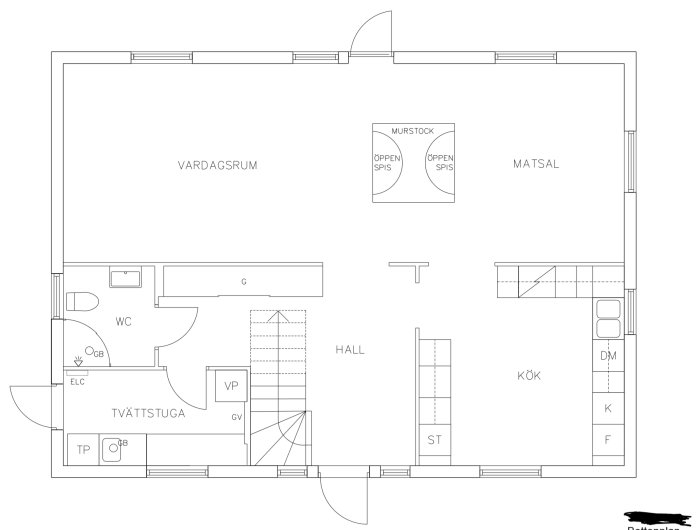 Arkitektritning av en husplanlösning med vardagsrum, kök, matsal och tvättstuga samt detaljer som öppen spis och garderobslösningar.