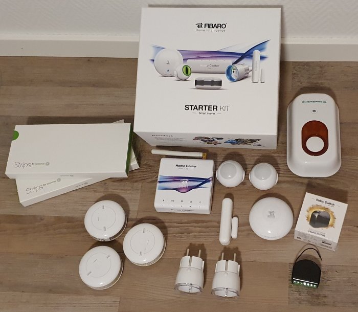 Fibaro smart hem-startpaket och tillbehör, inklusive brandvarnare, wall plug, relay switch och Sensative strips.
