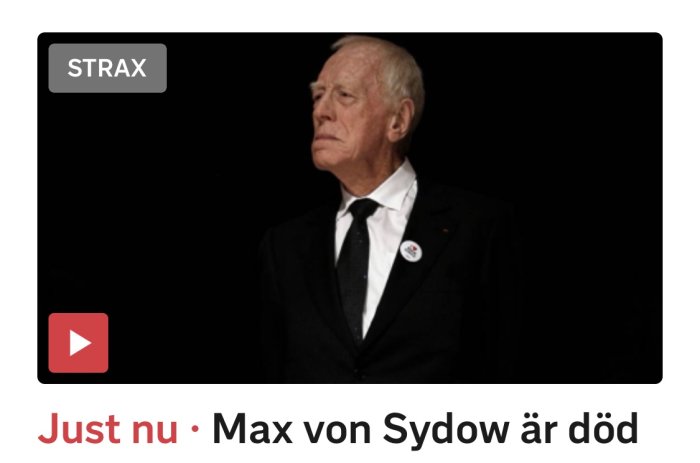 Skärmdump från SVT med texten "Just nu" och porträtt av en äldre man i kostym.