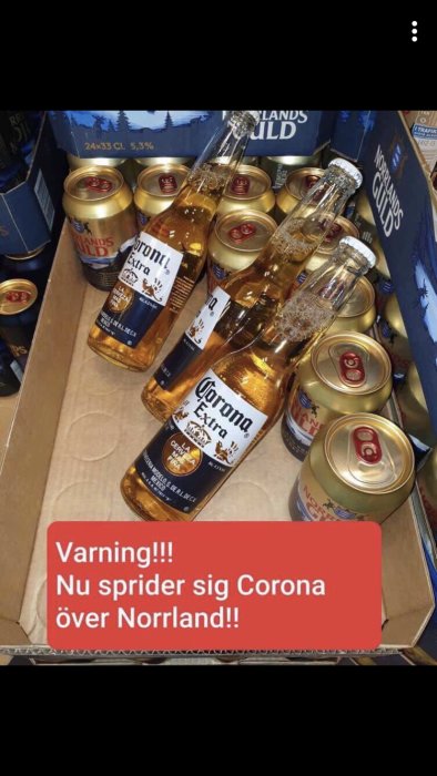 Ölburkar och flaskor av märkena Norrlands Guld och Corona Extra i en låda med textskylt "Varning!!! Nu sprider sig Corona över Norrland!!