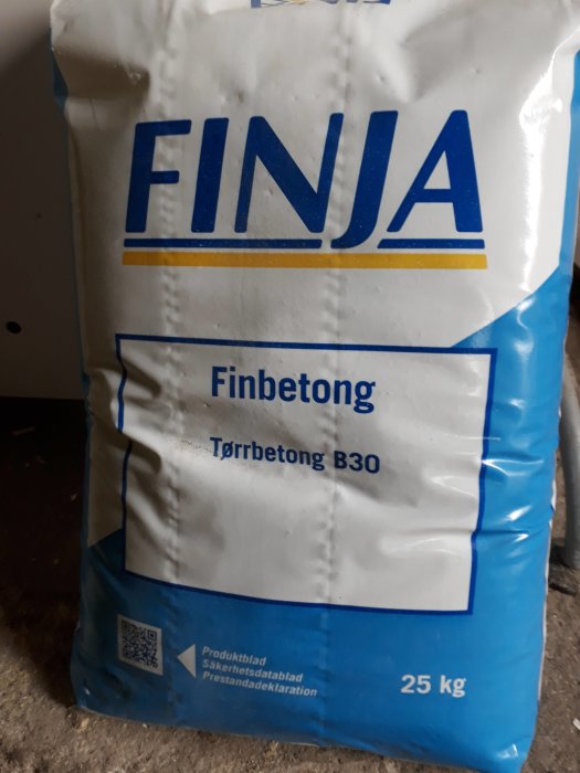 Säck av FINJA Finbetong torrbetong B30 på 25 kg.