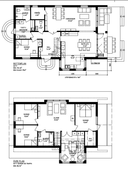 Ritningar som visar bottenvåning och övre plan för ett hus med förslag på utbyggnad och måttangivelser.