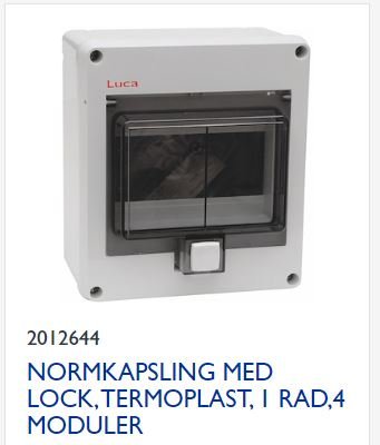 Grå normkapsling för elinstallation med lås, gjord av termoplast, kapabel för fyra moduler.