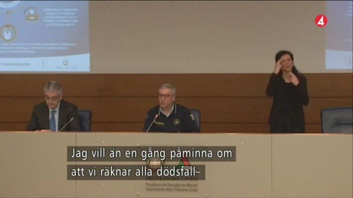 Presskonferens med civilförsvaret i Italien, tolk teckenspråk och textremsa med citat.