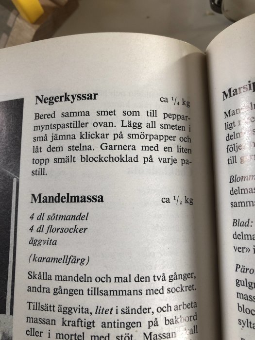 Receptsidor ur kokbok med rubriken för ett baktillbehör och instruktioner.