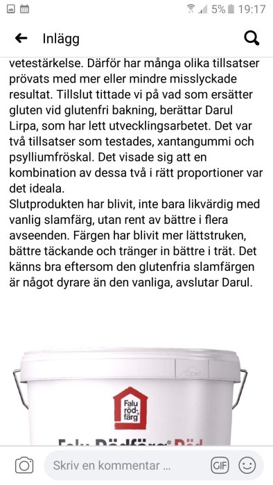 En hink med Falu rödfärg, anpassad för allergiker, som beskrivs i inlägget.