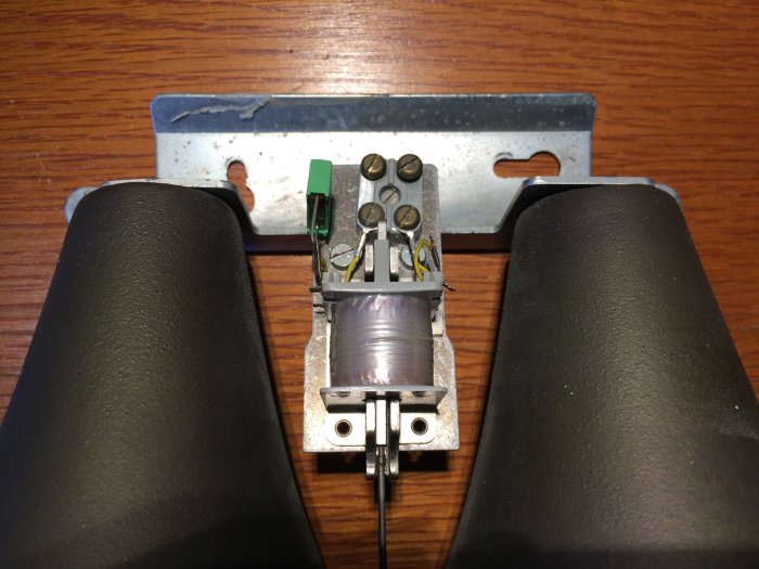 Ding-dong klockmekanism för dörrklocka ovanpå träyta, osäker på strömförsörjning för Ring Video Doorbell 2.