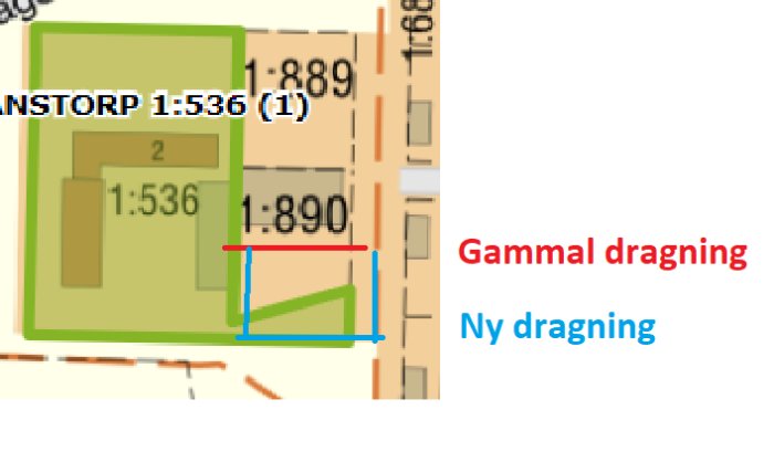 Fastighetskarta som visar gammal och ny gränsdragning med en liten trekantig parkmark kvar vid tomt.