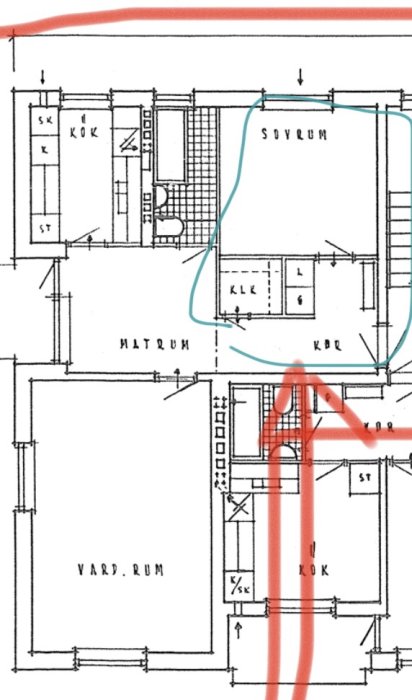 Ritad planlösning av en bostad med markerat sovrum och klädkammare, överväganden om garderobsplacering syns.