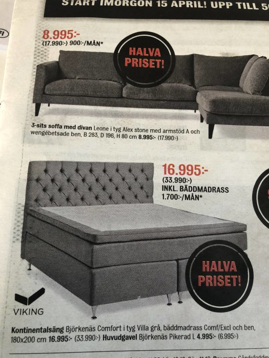 Reklamblad visar två möbler med "HALVA PRISET!"-etiketter och priser före och efter rabatt.
