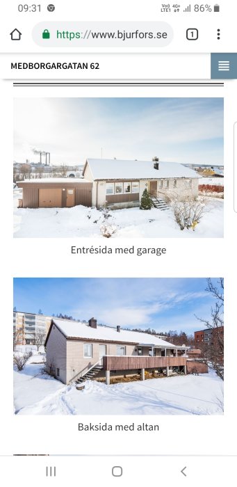 En villa med garage framtill och snöbeklädd altan på baksidan, omgiven av snö och i ett vinterlandskap.