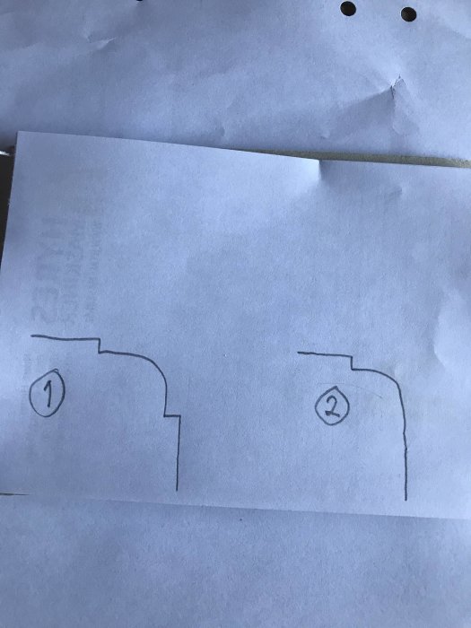 Handritade skisser som jämför önskad radie fräsning (bild 1) med nuvarande resultat (bild 2).