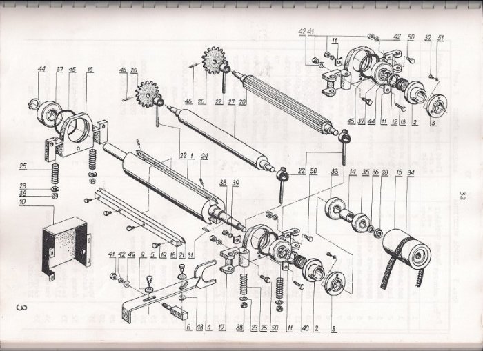 Sprängskiss av maskindelar med numrerade komponenter för underhåll och återmontering.