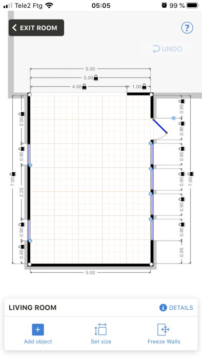 Skärmdump av digital ritning av ett vardagsrum med dimensioner och verktygsikoner för konstruktion.