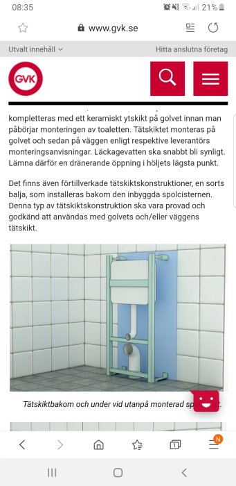 Skärmbild som visar tätningsskikt bakom och runt en väggmonterad toalettstol i ett kaklat badrum.