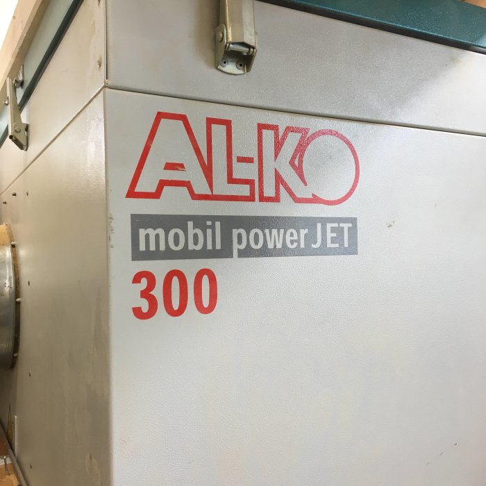 AL-KO mobil power JET 300 spånsugsmaskin för försäljning, begagnad i verkstadsmiljö.