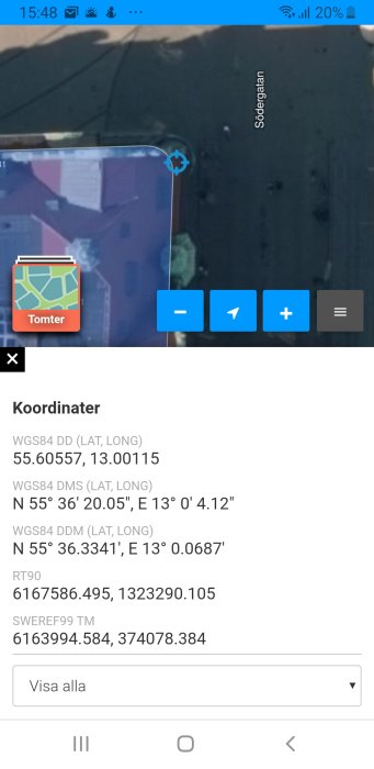 Skärmbild av en mobiltelefon som visar olika GPS-koordinatsformat på en karta.