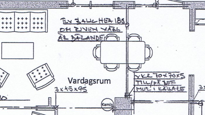 Ritning av vardagsrum med dimensioner och anteckning om HEA180-balk vid bärande vägg.