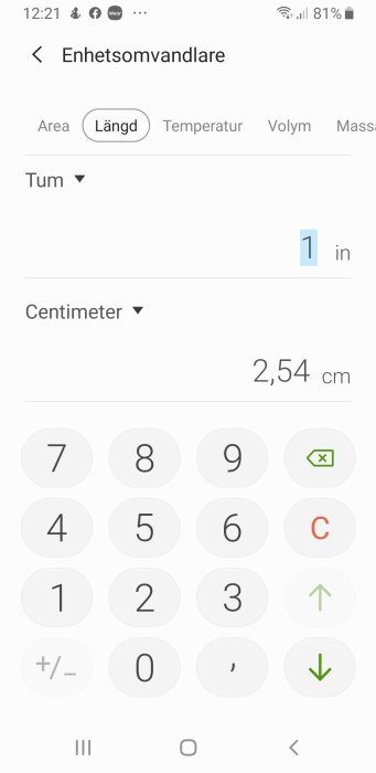 Enhetomvandlare på en telefon som visar omvandling från tum till centimeter, 1 tum = 2,54 cm.