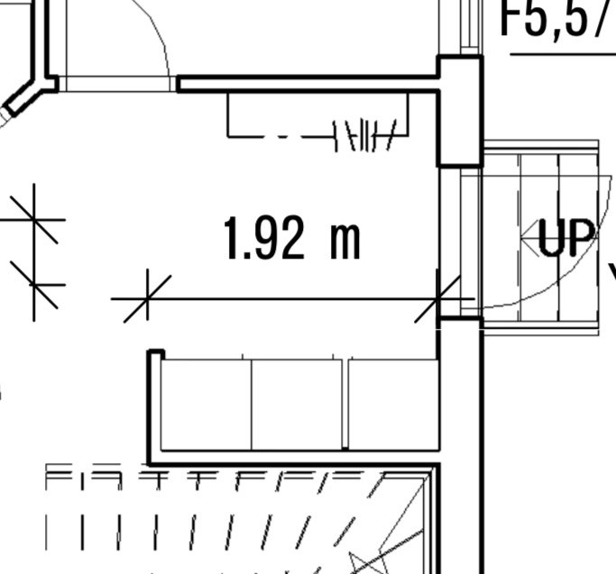 Ritning av en hall med plats för torkskåp, garderober och klädkrokar, markerad med måttet 1.92 m.