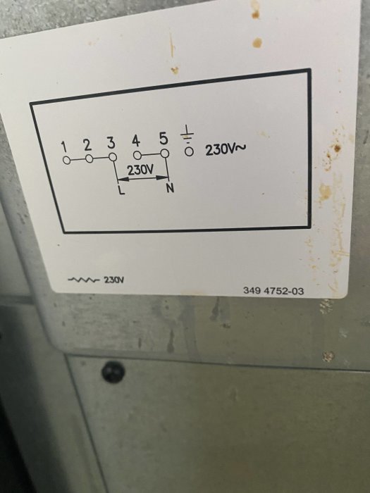 Elektrisk kopplingsschema för spisuttag med beteckningar och 230V markeringar.
