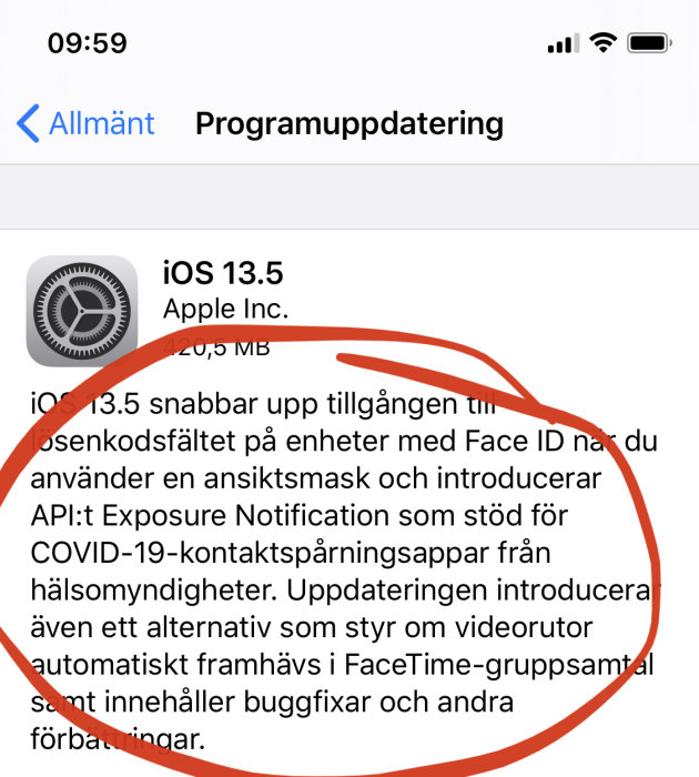 Skärmdump från iPhone som visar iOS 13.5 programuppdatering med fokus på lösenkodsfältets förbättringar vid ansiktsmaskanvändning.