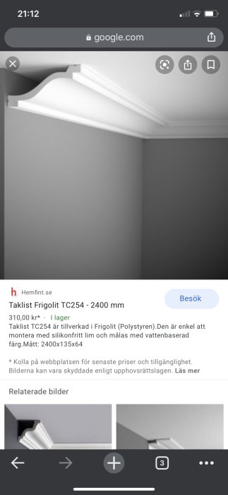 Taklist i Frigolit installerad i hörn mellan vägg och tak i ett rum.