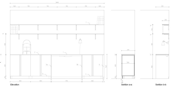 Ritning över arbetsrum med mått för hyllor, skrivbord och ivarskåp i plan- och elevationsvy.