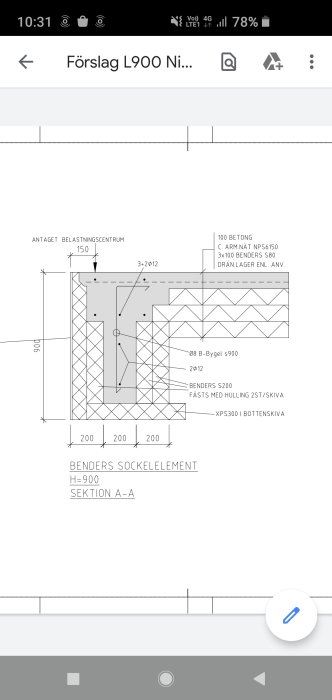 Teknisk ritning av ett 900 mm högt kantelement för byggnation med detaljerad beskrivning av konstruktion och material.