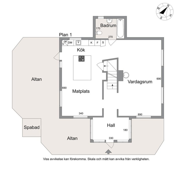 Planritning av ett hus från 1899 med markerade mått, kök, badrum, vardagsrum, hall och två altaner samt trappor.