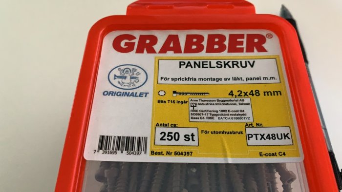 Förpackning med Grabber panelskruv 4,2x48 mm, 250 stycken, för spikfria montage.