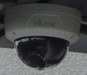 Hikvision Hilook dome-kamera monterad i tak, 5MP med IR-räckvidd 30m och upplösning 2560x1920.