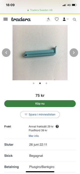 Turkos hyllkonsol på vit bakgrund, till försäljning för 75 kr märkt som en 'Riktig dyrgrip'.