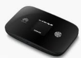 Svart 4G LTE mobilmodem med företagslogotyp och statuslampor på en vit yta.