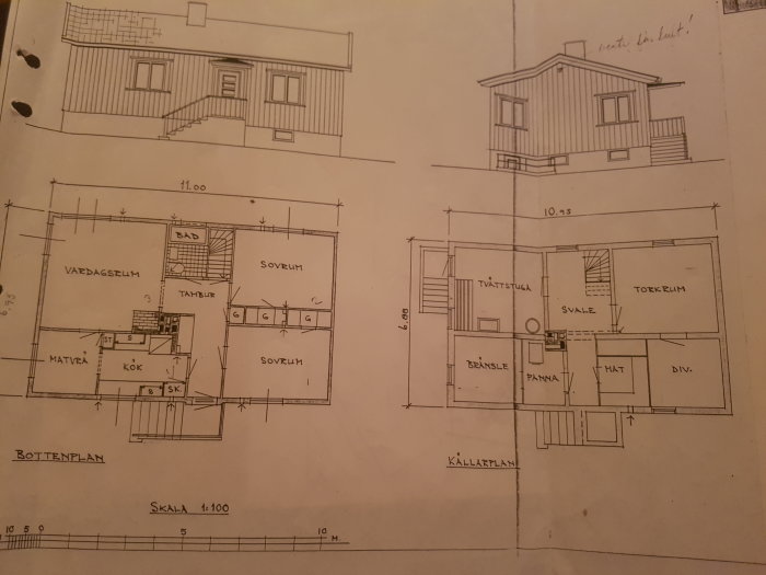 Originalritningar av ett hus med markplan och källarplan, inklusive rumslayout och fasader.