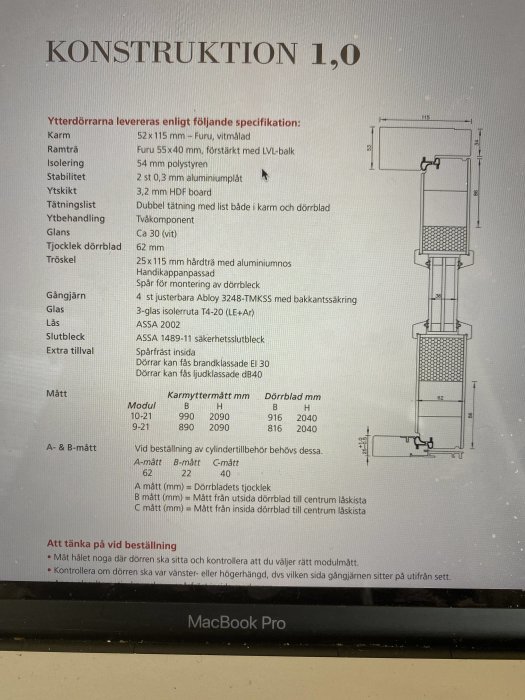 Skärmbild med specifikationer och teknisk ritning av en dörrkonstruktion på en bärbar dator.